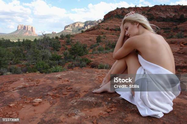 Spa In Der Natur Stockfoto und mehr Bilder von Massieren - Massieren, Yoga, Blondes Haar