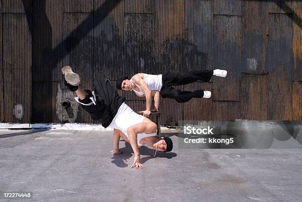 Ballerini Di Breakdance - Fotografie stock e altre immagini di Tipo di danza - Tipo di danza, Via, Breakdance