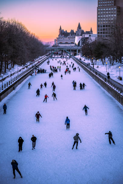 winter scenery, rideau canal skateway, fairmont chateau laurier, ottawa, canada - ottawa imagens e fotografias de stock