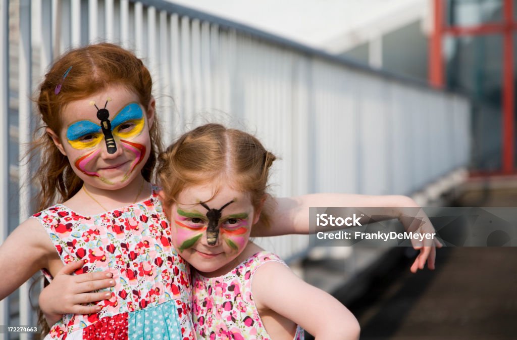 Bodypainted Bambine - Foto stock royalty-free di Ambientazione esterna