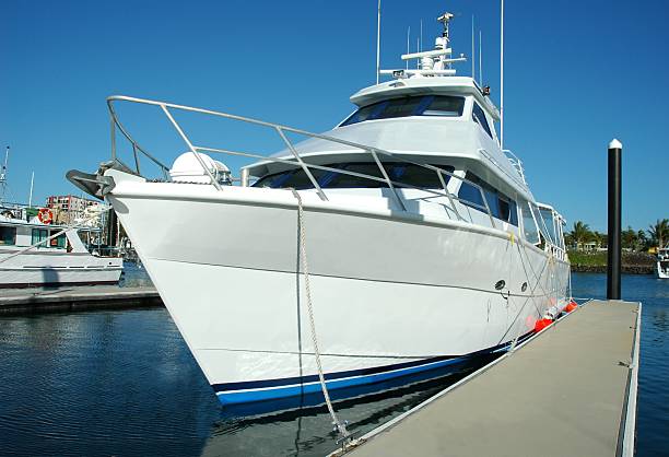 iate de luxo motor - yacht nautical vessel luxury moored imagens e fotografias de stock