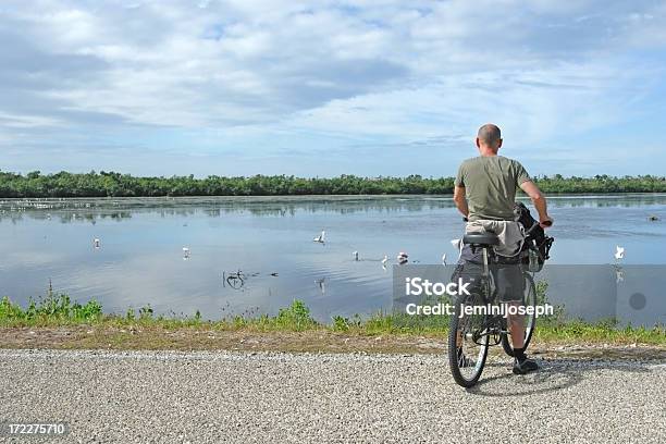 Bicyclist - Fotografie stock e altre immagini di Adulto - Adulto, Ambientazione esterna, Attività