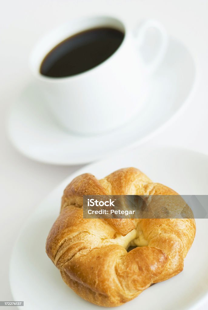 Café y un Croissant - Foto de stock de Alimento libre de derechos