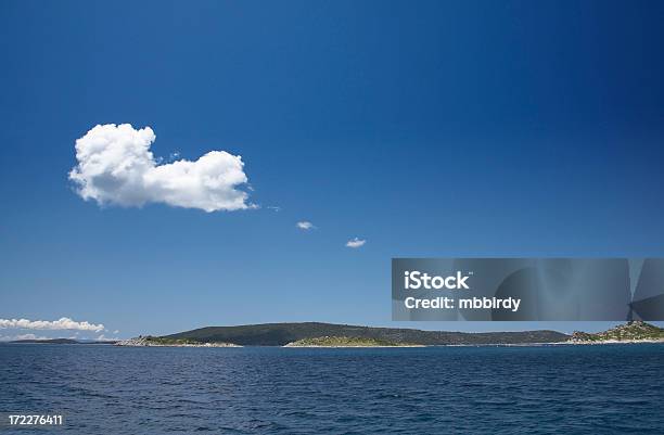 Foto de Cumulus Nuvens Sobre Ilha e mais fotos de stock de Areia - Areia, Aspiração, Azul