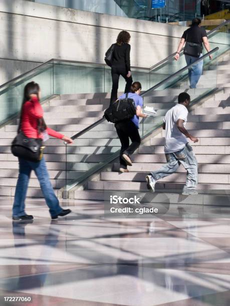 Hora Do Rush Xxl - Fotografias de stock e mais imagens de Escadaria - Escadaria, Pessoa a Estudar, Urgência