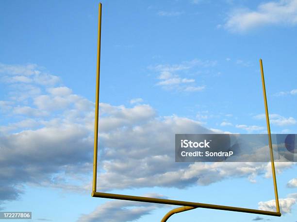 Photo libre de droit de Goalpost Vif banque d'images et plus d'images libres de droit de Aspiration - Aspiration, Bleu, But - Matériel de sport