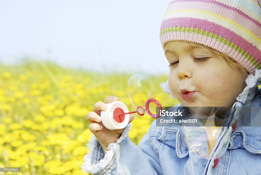 Burbujas de jabón - Foto de stock de Amarillo - Color libre de derechos