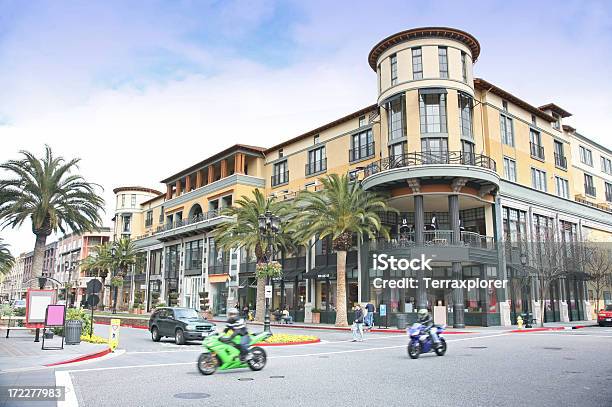 Cruce En El Centro Comercial Foto de stock y más banco de imágenes de California - California, San José de California, Centro comercial