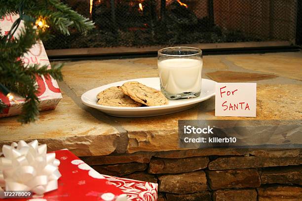 Pliki Cookie W Santa - zdjęcia stockowe i więcej obrazów Boże Narodzenie - Boże Narodzenie, Kominek - Element budynku, List - dokument