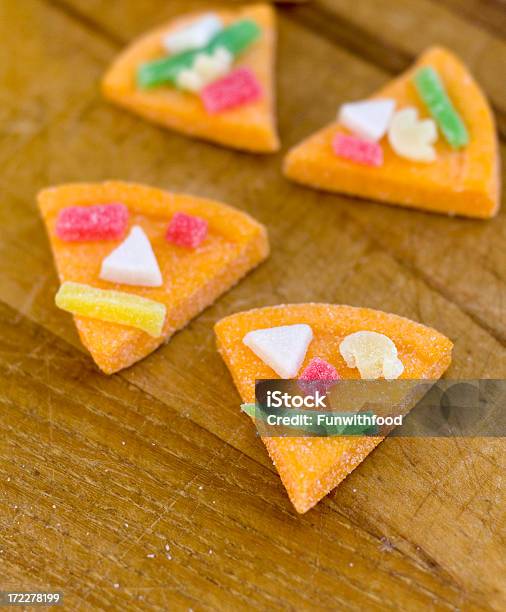 Gummi Candy Porciones De Pizza Diversión Caseras Refrigerios Dulces Foto de stock y más banco de imágenes de Alimento