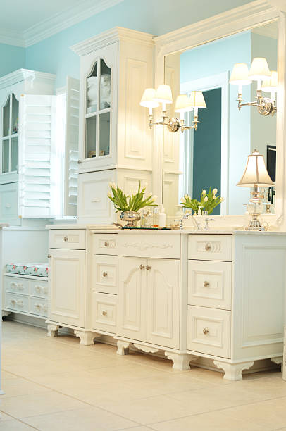 istock Detail of vanity table in luxurious master bathroom 172278631