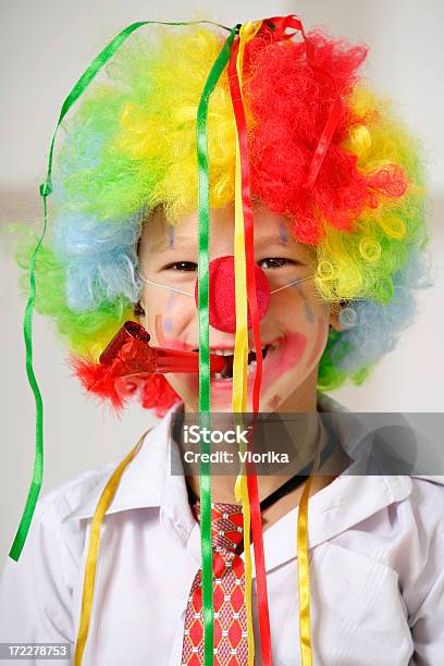 Молодые Клоун — стоковые фотографии и другие картинки Нос клоуна - Нос клоуна, Ребёнок, 6-7 лет