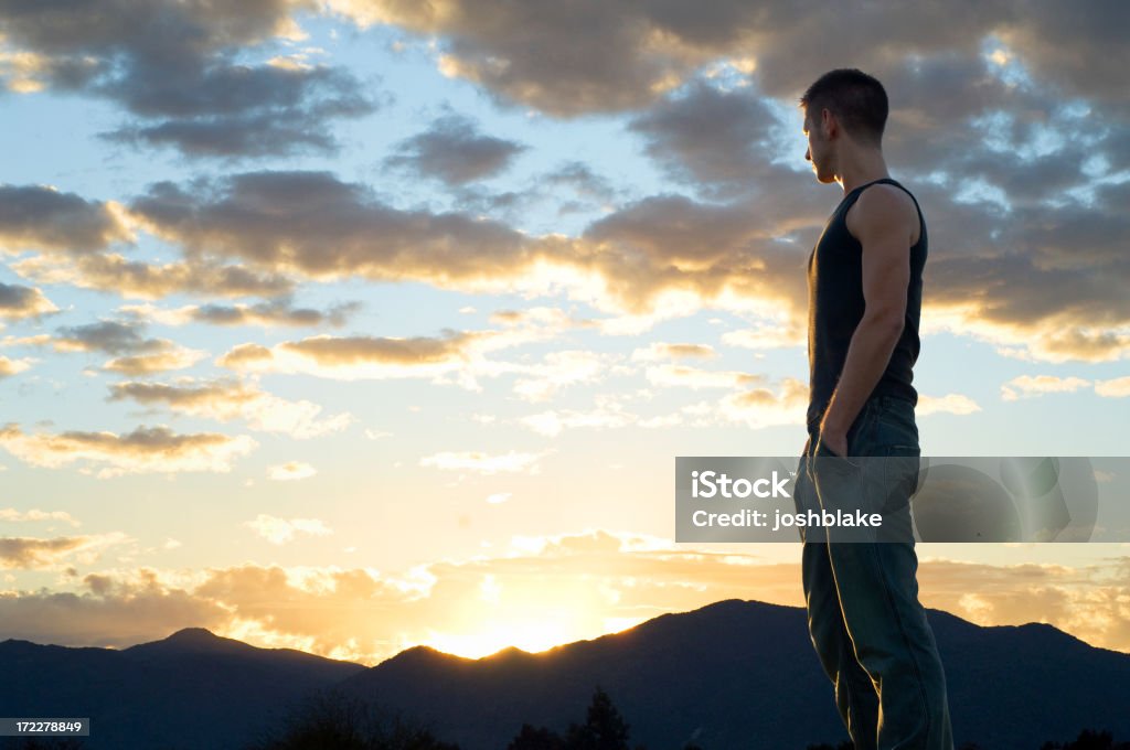 Contempla el sol - Foto de stock de 18-19 años libre de derechos