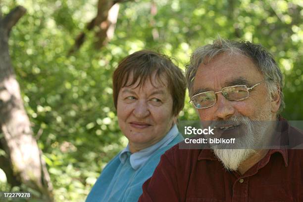 Una Pareja Foto de stock y más banco de imágenes de 60-69 años - 60-69 años, Adulto, Adulto maduro