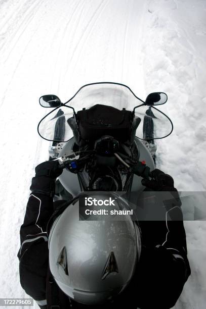 Schneemobilfahren Stockfoto und mehr Bilder von Ansicht aus erhöhter Perspektive - Ansicht aus erhöhter Perspektive, Draufsicht, Eine Person