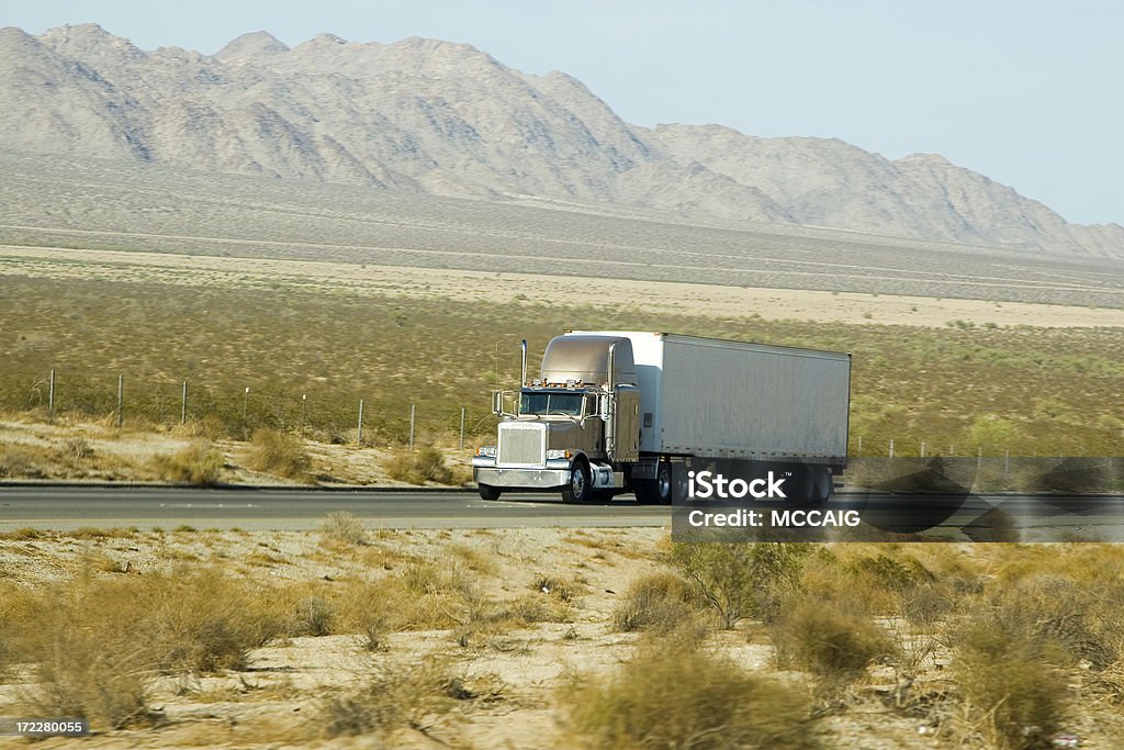 desert semi camion - Photo de Autoroute libre de droits