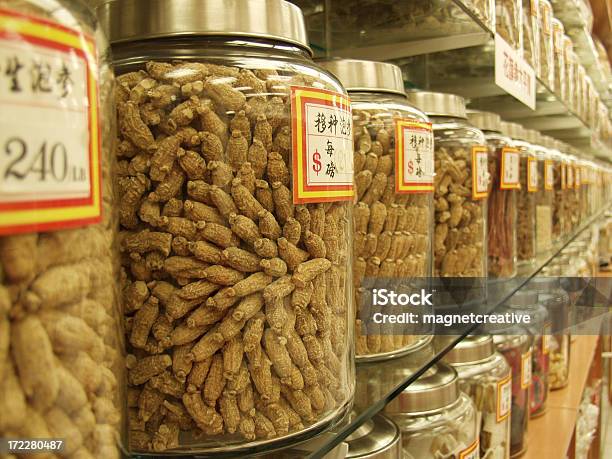 Ginseng Zum Verkauf In Chinatown Stockfoto und mehr Bilder von Chinesische Kultur - Chinesische Kultur, Medikament, Alternative Medizin