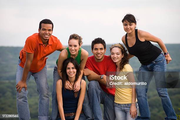 Grupo De Amigos 4 Foto de stock y más banco de imágenes de Abrazar - Abrazar, Adulto, Adulto joven