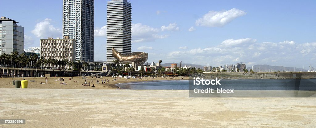 Spiaggia di Barcellona. In Spagna - Foto stock royalty-free di Barcellona - Spagna