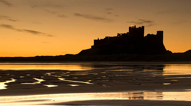 bamburgh castle - bamburgh stock-fotos und bilder