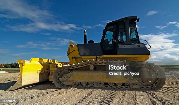 Photo libre de droit de Bulldozer banque d'images et plus d'images libres de droit de Affaires - Affaires, Angle de prise de vue, Angle inhabituel