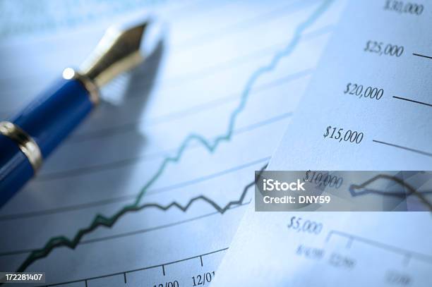 Crescimento De Dinheiro - Fotografias de stock e mais imagens de Crescimento - Crescimento, Representação gráfica, Bull Market (expressão inglesa)