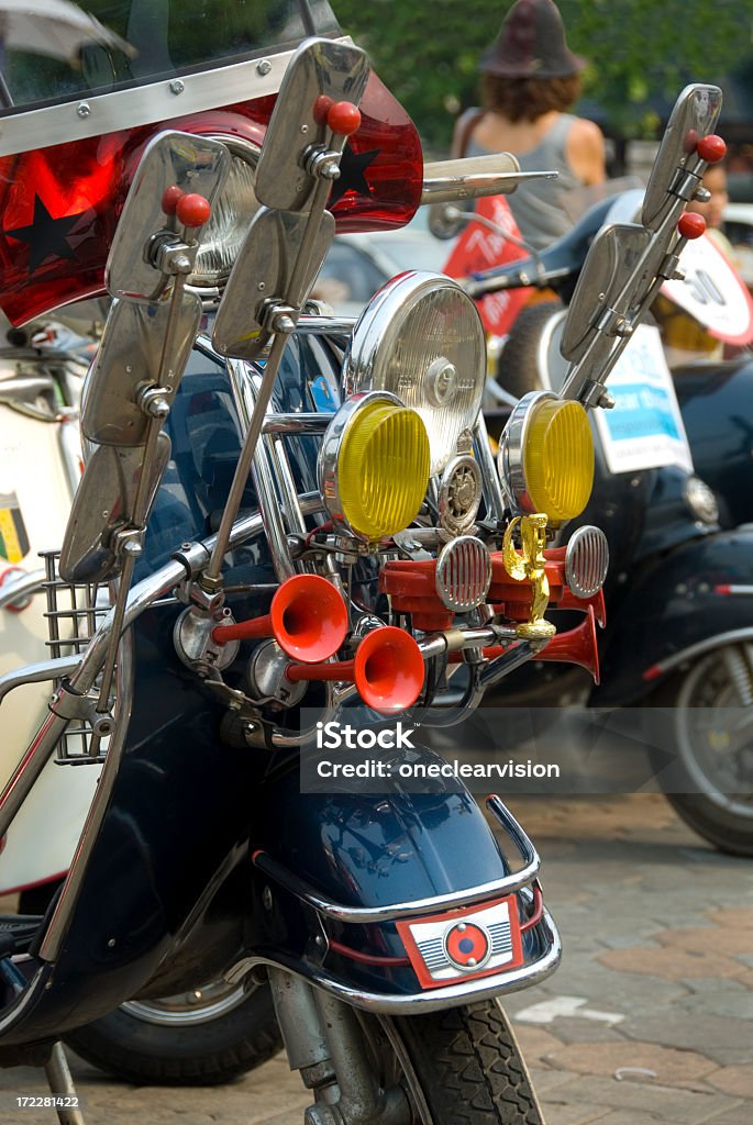 scooter com luzes e chifres - Foto de stock de Buzina de Carro royalty-free