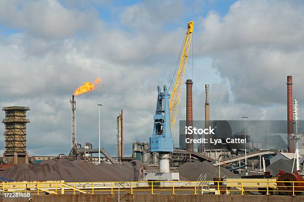 Fábrica De Aço 1 - Fotografias de stock e mais imagens de Alterações climáticas - Alterações climáticas, Alumínio, Amarelo