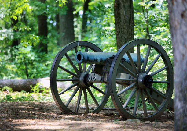 istock Cannon Battlefield Gettysburg Civil War 172281475