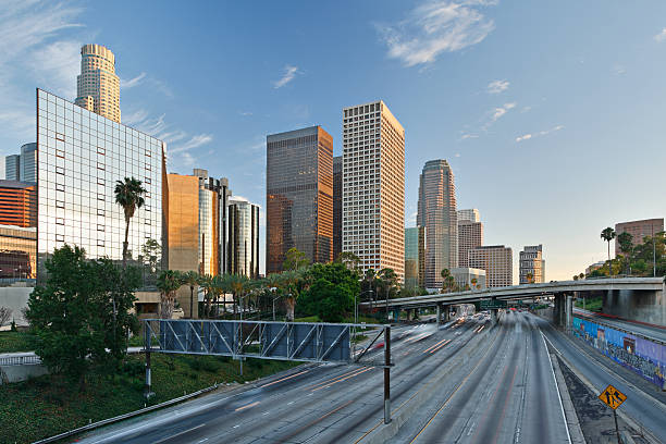 ロサンゼルスの街並み - 4th street bridge ストックフォトと画像