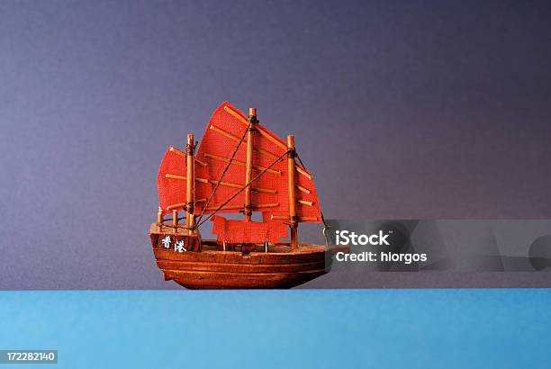 Foto de Navio Mar Azul Vermelho e mais fotos de stock de Hong Kong - Hong Kong, Brinquedo, Um único objeto