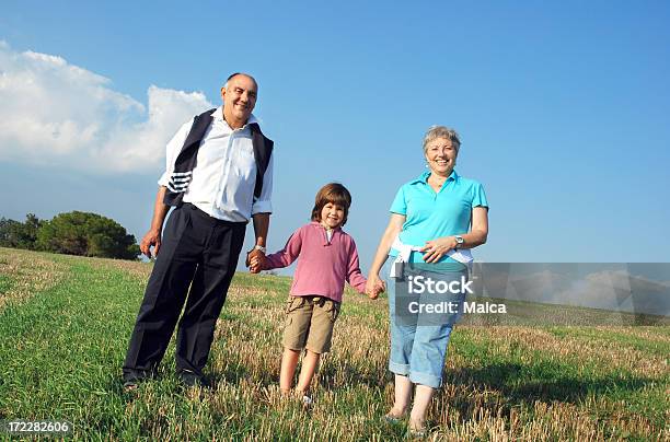 Наши Grandaughter — стоковые фотографии и другие картинки 4-5 лет - 4-5 лет, Активный пенсионер, Бабушка