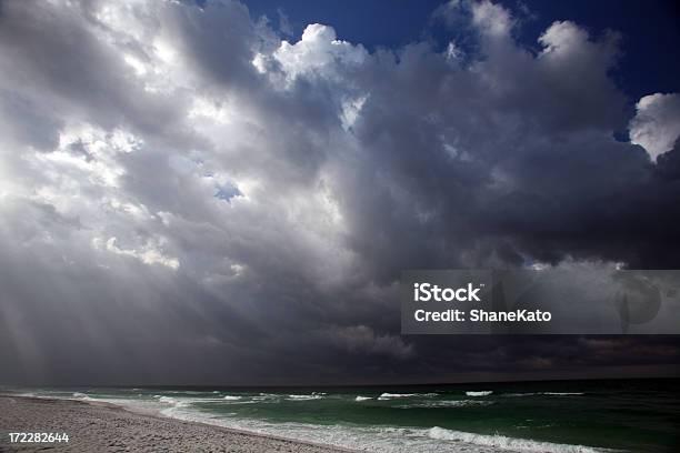 Foto de Storm Slams Costa e mais fotos de stock de Praia - Praia, Tempestade, Flórida - EUA