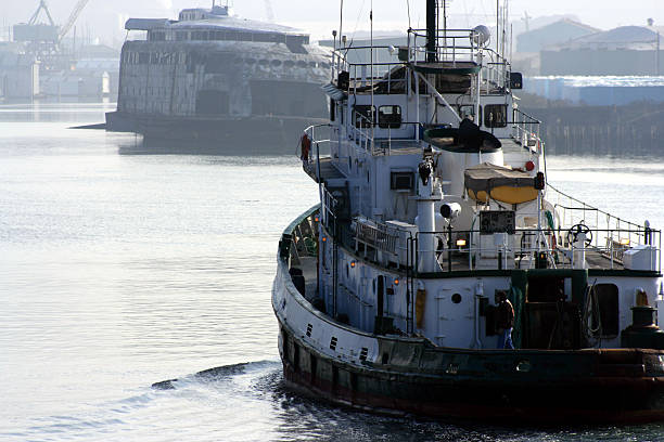 タグ hylebos 水路に - tugboat puget sound nautical vessel pulling ストックフォトと画像