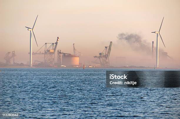 Foto de Energia Limpa e mais fotos de stock de França - França, Turbina Eólica, Chaminé