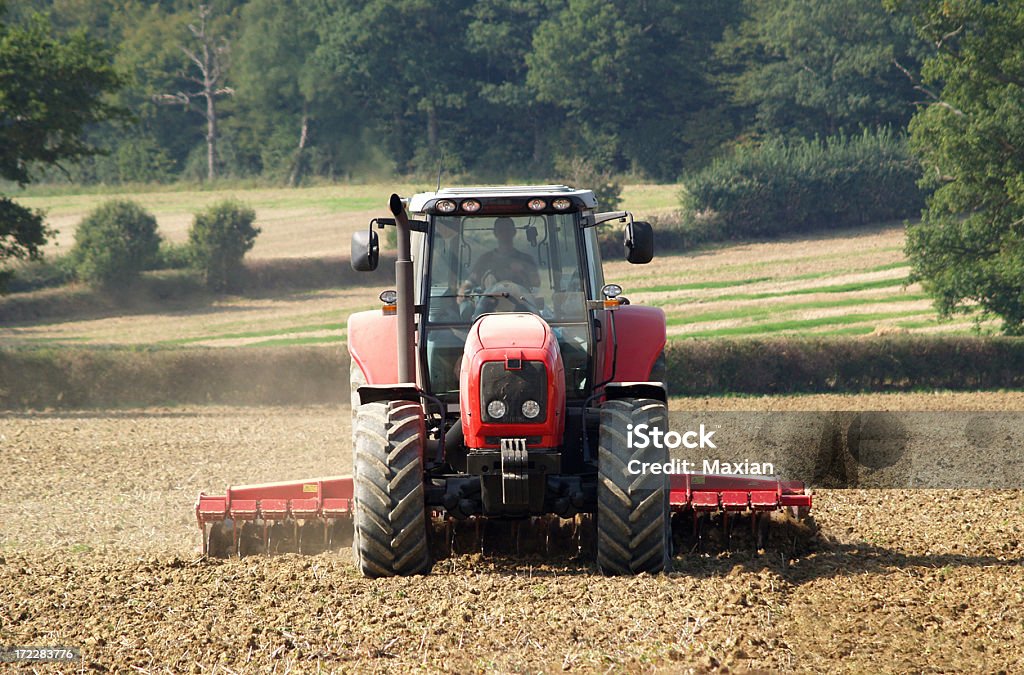 Traktor mit Harrow - Lizenzfrei Agrarbetrieb Stock-Foto