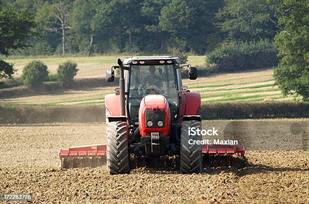 Traktor Mit Harrow Stockfoto und mehr Bilder von Agrarbetrieb - Agrarbetrieb, Egge - Landwirtschaftliches Gerät, Erdreich