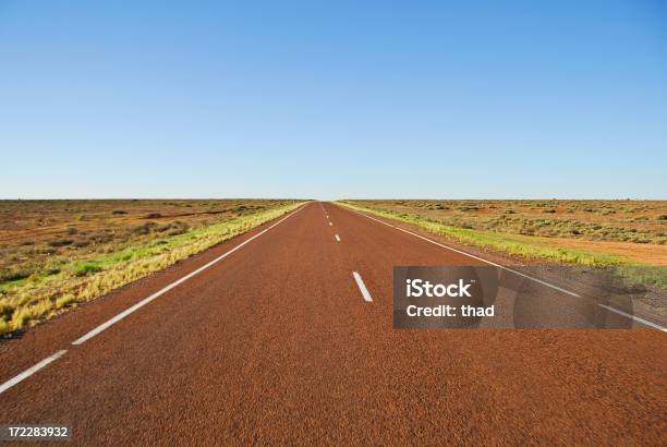 Australian Deserto Autostrada - Fotografie stock e altre immagini di Australia - Australia, Autostrada, Autostrada a due corsie