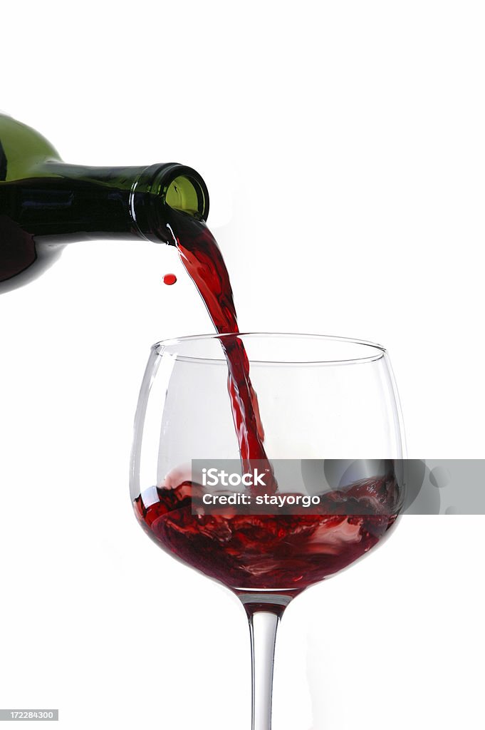 Verser le vin rouge - Photo de Alcool libre de droits