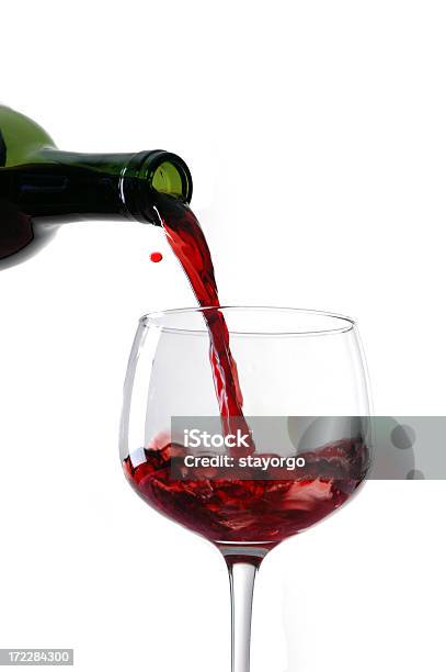 Photo libre de droit de Verser Le Vin Rouge banque d'images et plus d'images libres de droit de Alcool - Alcool, Aliments et boissons, Boisson