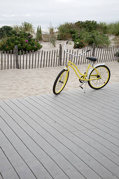 istock Yellow Beach Bike on Seaside Boardwalk, New Jersey Shore 172284524