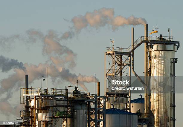 Industrie Stockfoto und mehr Bilder von Großunternehmen - Großunternehmen, Treibhausgas, Abgas