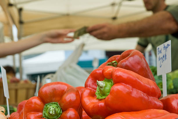 istock Purchase at the Farmers' Market 172285839