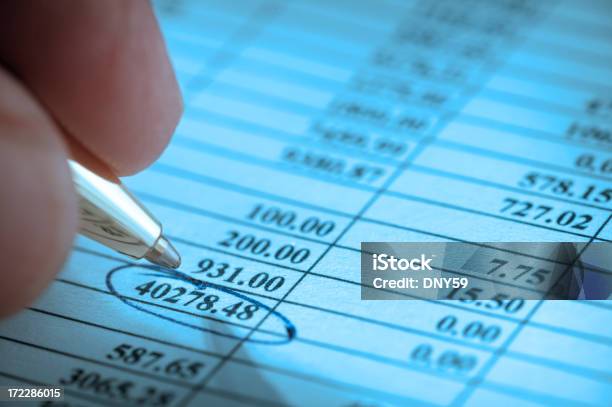 Cifras Financeiras Plano Aproximado - Fotografias de stock e mais imagens de Azul - Azul, Caneta, Cifras Financeiras