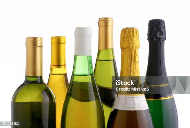 Flaschen Wein Stockfoto und mehr Bilder von Alkoholisches Getränk - Alkoholisches Getränk, Einige Gegenstände - Mittelgroße Ansammlung, Festliches Ereignis