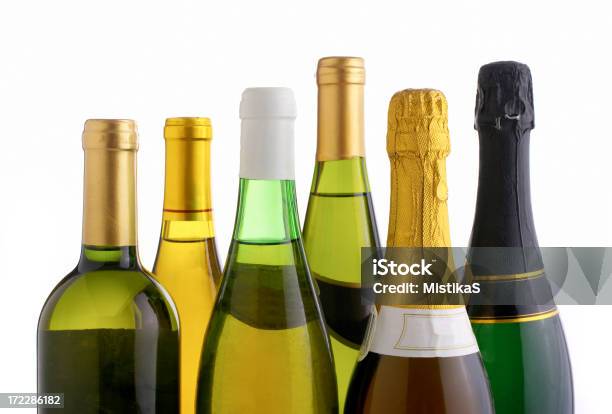 Бутылки Вина — стоковые фотографии и другие картинки Алкоголь - напиток - Алкоголь - напиток, Без людей, Белое вино