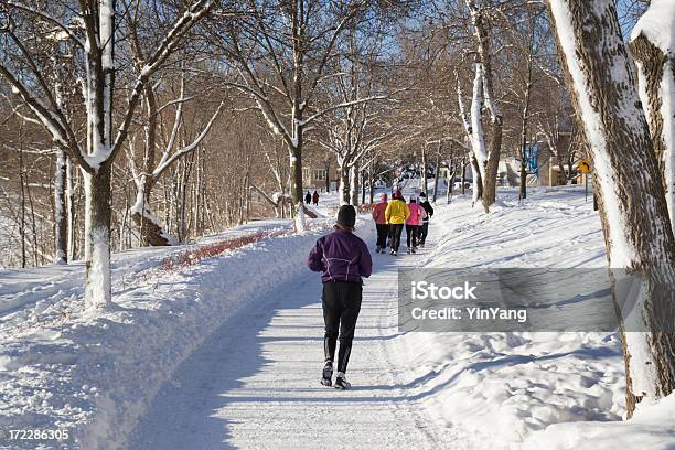 Winter Jogging Stockfoto und mehr Bilder von Minneapolis - Minneapolis, Stadt, Winter