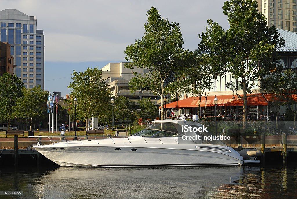 Ville en bateau - Photo de Restaurant libre de droits