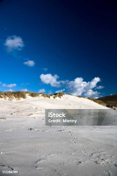 Praia De Verão - Fotografias de stock e mais imagens de Ao Ar Livre - Ao Ar Livre, Areia, Azul