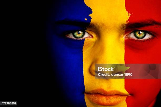 Rumeno Ragazzo - Fotografie stock e altre immagini di Bandiera della Romania - Bandiera della Romania, Adolescente, Adolescenza